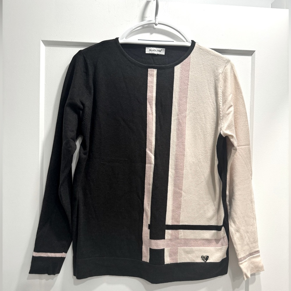 BLUOLTRE black and off-white sweater with pink lured stripes. Size M. New no tag